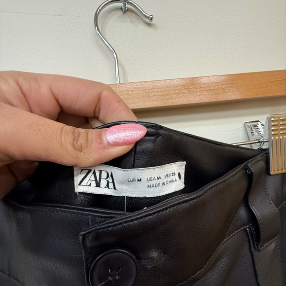 Zara Full Length Faux Leather Pants Size Medium - Picture 3 of 8